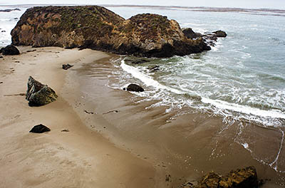 CA: South Coast Region, San Luis Obispo County, Pacific Coast Area, San Simeon, San Simeon Beach, Coastal beach and rocks [Ask for #271.027.]