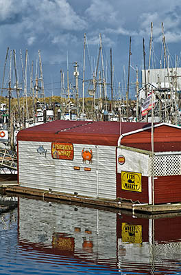 OR: Coos County, Coos Bay Area, Charleston Area, Charleston Harbor, Small seafood restaurant on the floating docks. [Ask for #276.192.]
