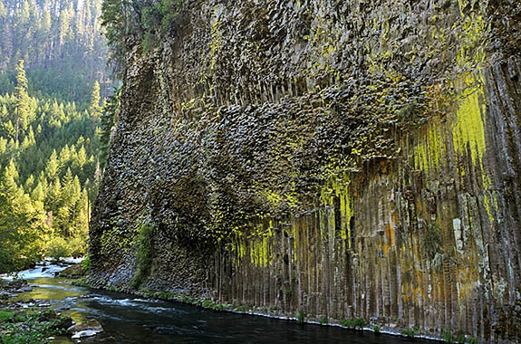 OR: Douglas County, Cascades Western Slopes, North Umpqua Valley, Soda Springs, Basalt columns loom over the North Umpqua River [Ask for #277.201.]