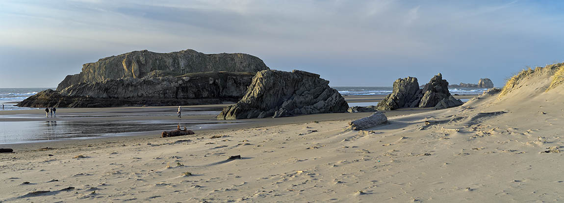 OR: South Coast Region, Coos County, Bandon Area, Town of Bandon, Devils Kitchen State Wayside, Panoramic view over beach towards Haystack Rock. [Ask for #278.026.]
