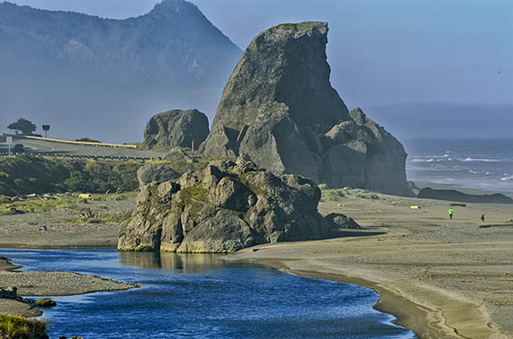 OR: South Coast Region, Curry County, Central Coast, Gold Beach Area, Kissing Rock, Very large sea stack adjacent to US 101 and in Hunter Creek. [Ask for #278.209.]